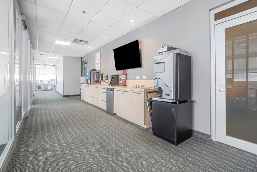 More Photos Of 7150 Rue Albert-Einstein, Montréal Office Residential For Lease