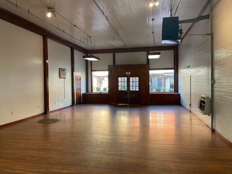 More Photos Of 237 S Cedar Ave, South Pittsburg Industrial For Sale