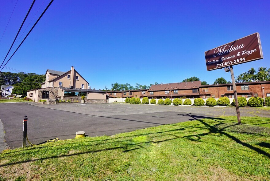 More Photos Of 306 Gatzmer Ave, Jamesburg Restaurant For Lease