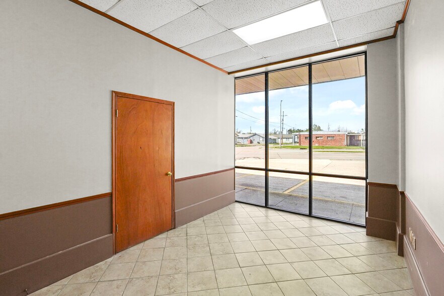 More Photos Of 421 W Tunnel Blvd, Houma Storefront For Sale