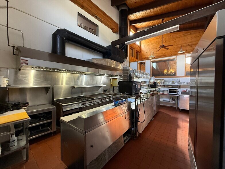 More Photos Of 520 N Mount Shasta Blvd, Mount Shasta General Retail For Sale