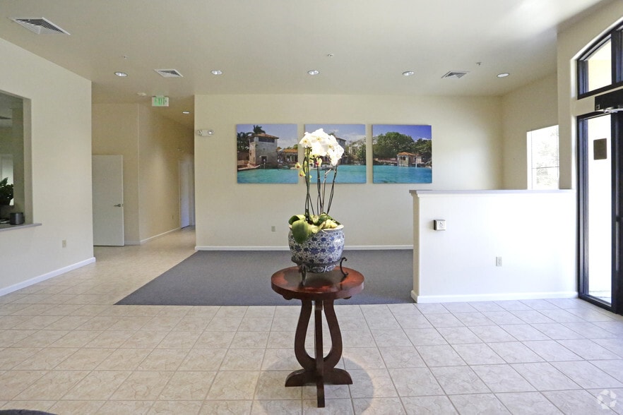 More Photos Of 101 Wilson Rd, Monterey Medical For Lease