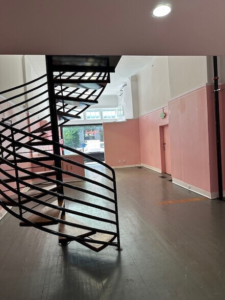 More Photos Of 407 N Charles St, Baltimore Apartments For Lease