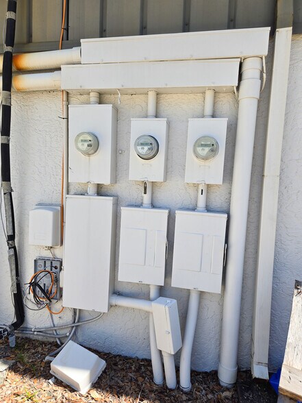 More Photos Of 1969 Corporate Sq, Longwood Light Manufacturing For Sale