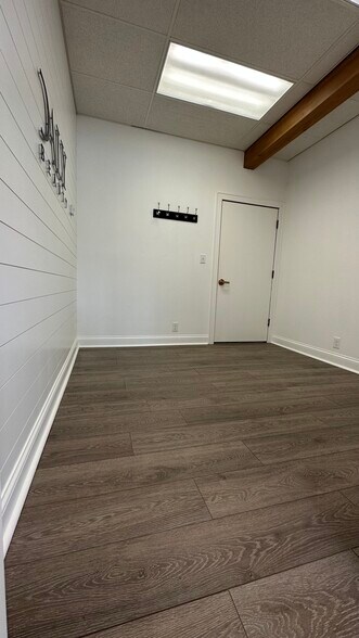 More Photos Of 18300 Minnetonka Blvd, Wayzata Medical For Lease