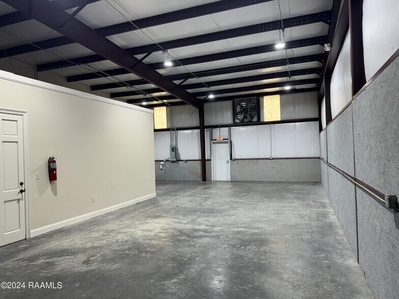 More Photos Of 103 Tas St, Scott Flex For Lease