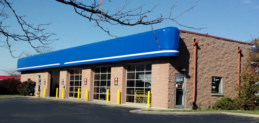 Primary Photo Of 6280 Grand Ave, Gurnee Auto Repair For Sale