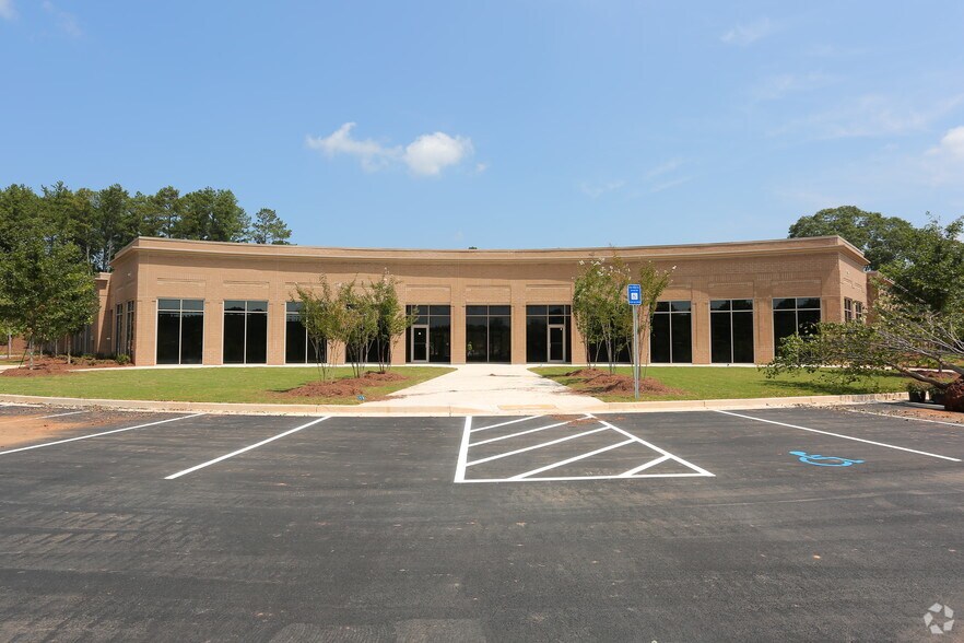 Primary Photo Of 6000 Hillandale Dr, Lithonia Medical For Lease