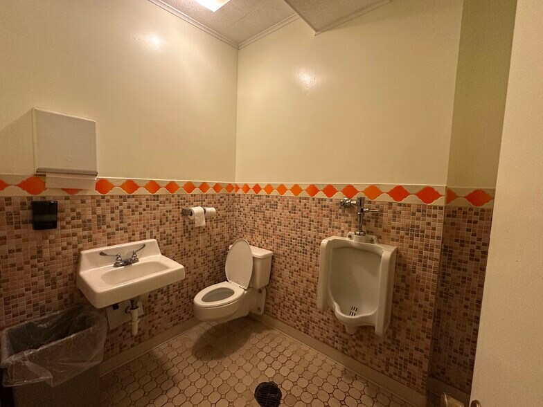 More Photos Of 27 S Cascade Ave, Montrose Theater Concert Hall For Sale