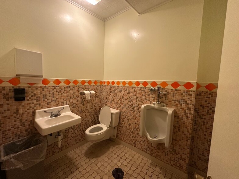 More Photos Of 27 S Cascade Ave, Montrose Theater Concert Hall For Sale