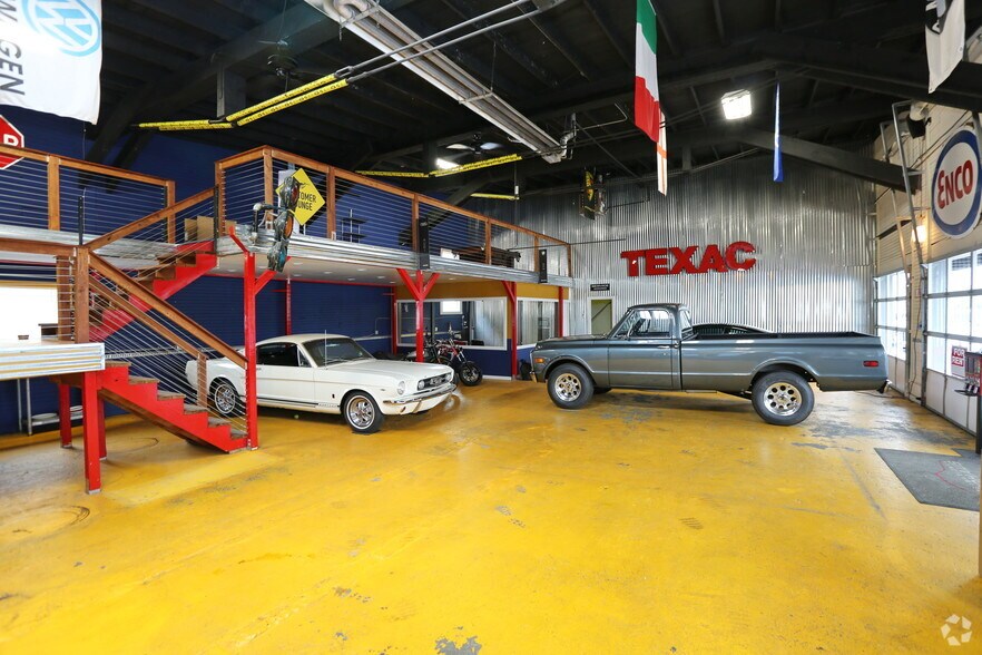 More Photos Of 1828 Franklin St, Bellingham Showroom For Sale