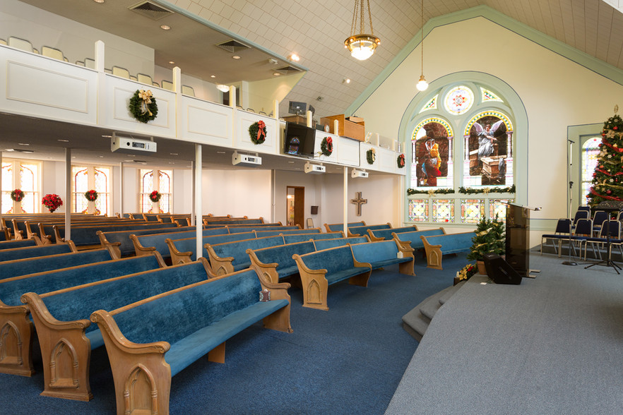 More Photos Of 305 W Columbia St, Farmington Religious Facility For Sale