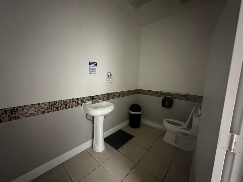 More Photos Of 30200-30394 Old Dixie Hwy, Homestead Unknown For Lease