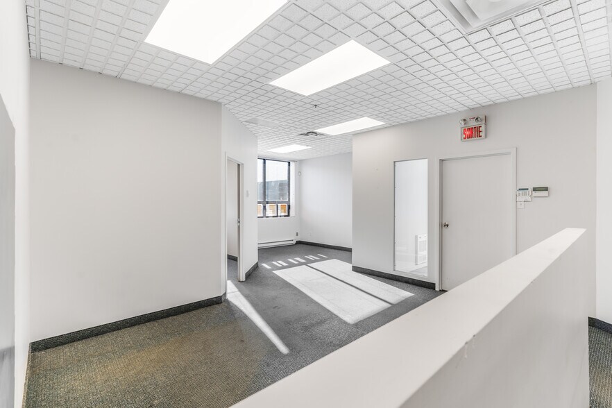 More Photos Of 70 Boul Brunswick, Dollard-des-Ormeaux Warehouse For Sale