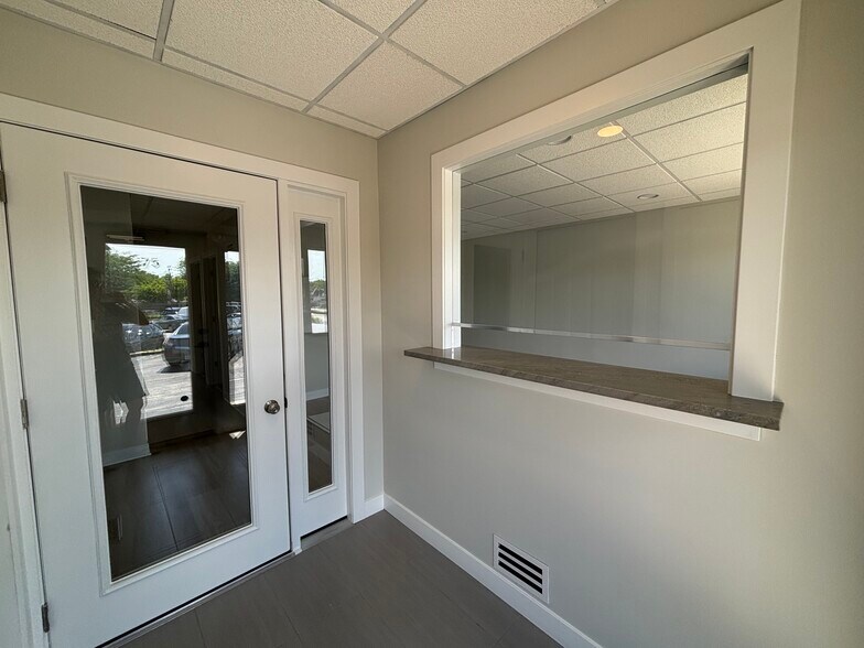 More Photos Of 75 E Division St, Mundelein Office Residential For Lease