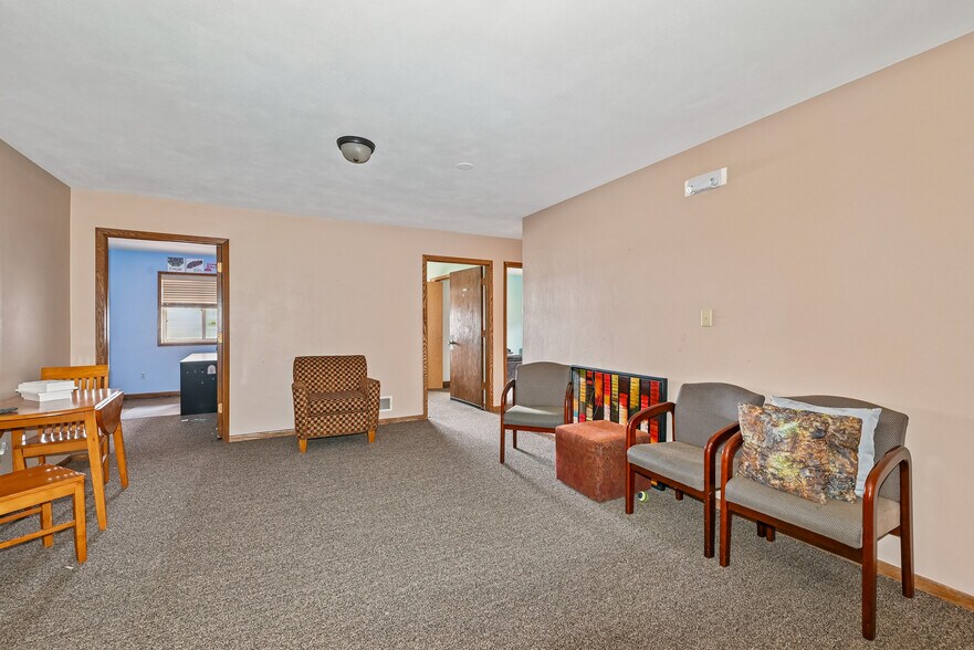 More Photos Of 1310 Solar Dr, Waterloo Office For Sale