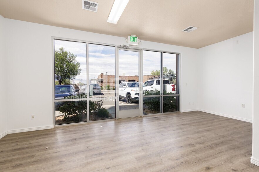 More Photos Of 985 W State St, Hurricane Storefront Retail Office For Lease