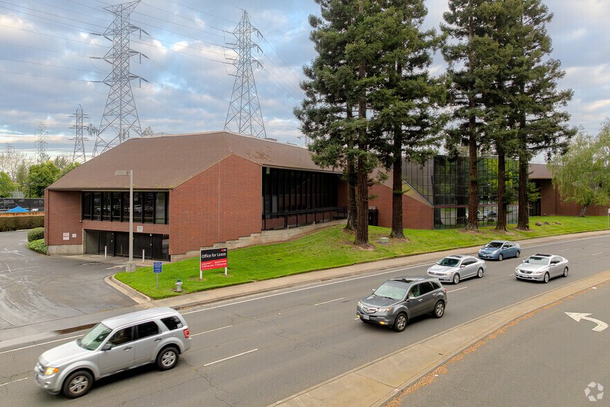 More Photos Of 2335 American River Dr, Sacramento Office For Lease