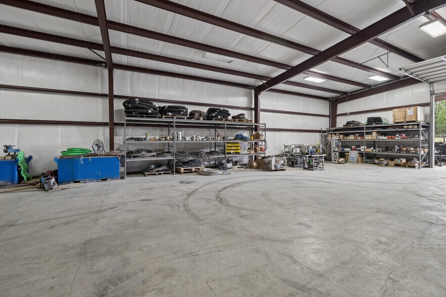 More Photos Of 1510 TX-135, Kilgore Warehouse For Sale
