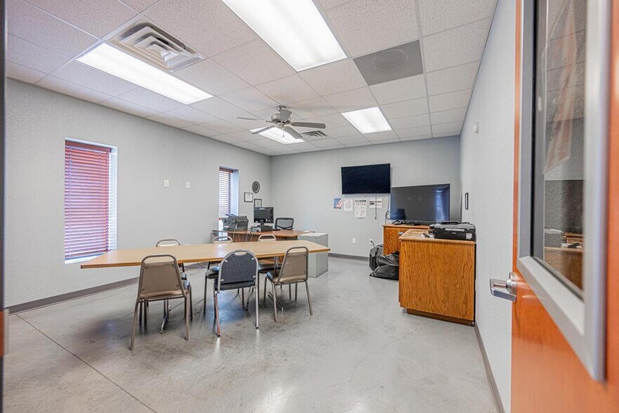 More Photos Of 650 S John Ben Shepperd Pky, Odessa Office For Sale