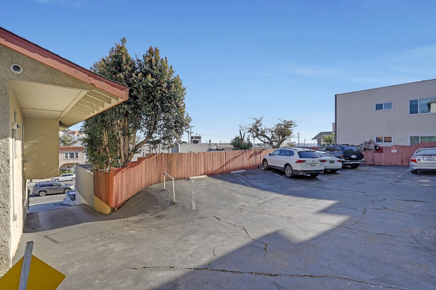 More Photos Of 153-157 W Channel Rd, Santa Monica Apartments For Sale