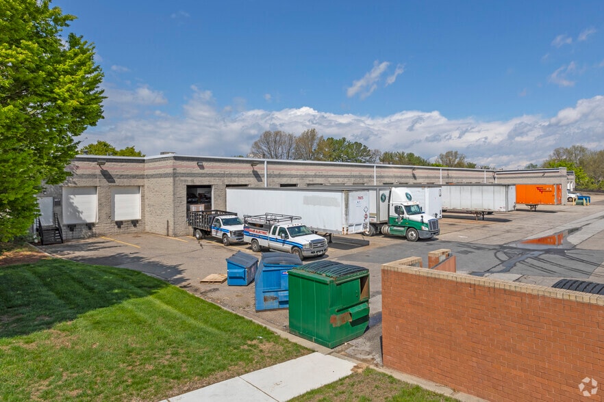 More Photos Of 910 Cromwell Park Dr, Glen Burnie Unknown For Lease