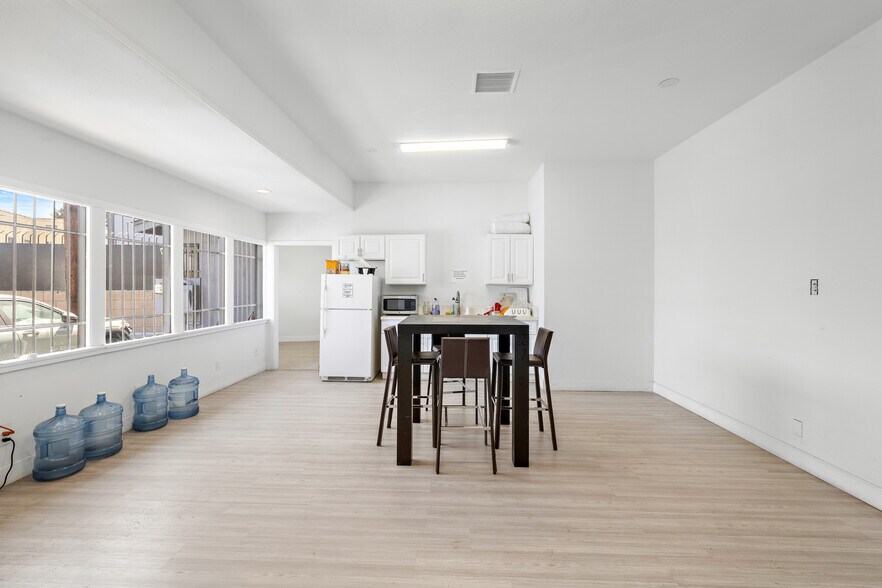 More Photos Of 5013-5017 Telegraph Rd, Los Angeles Light Manufacturing For Sale