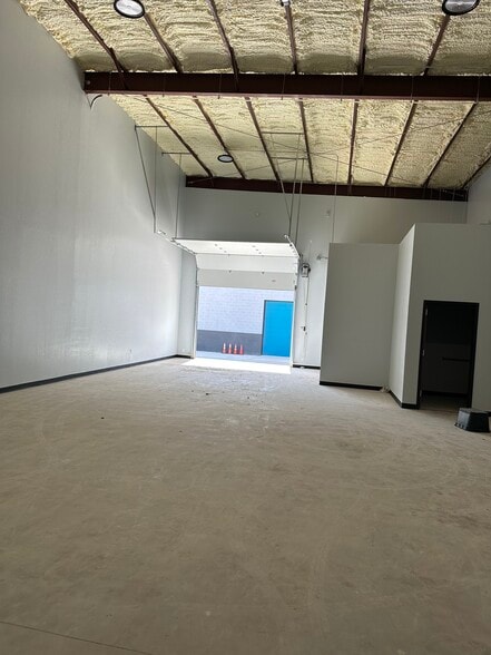 More Photos Of 10927 Fredericksburg Rd, San Antonio Unknown For Lease