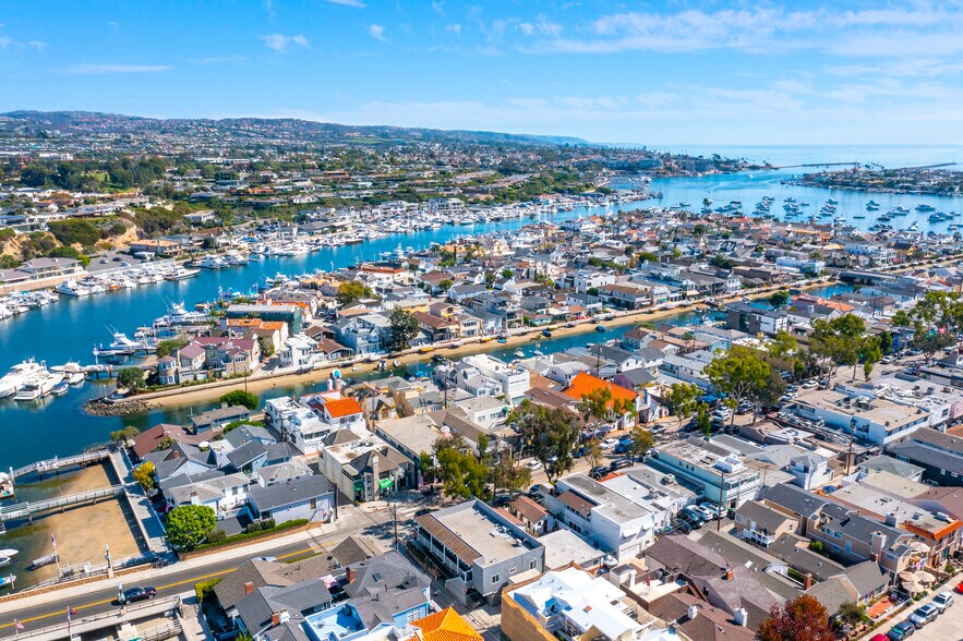 More Photos Of 322 Marine Ave, Newport Beach Freestanding For Lease