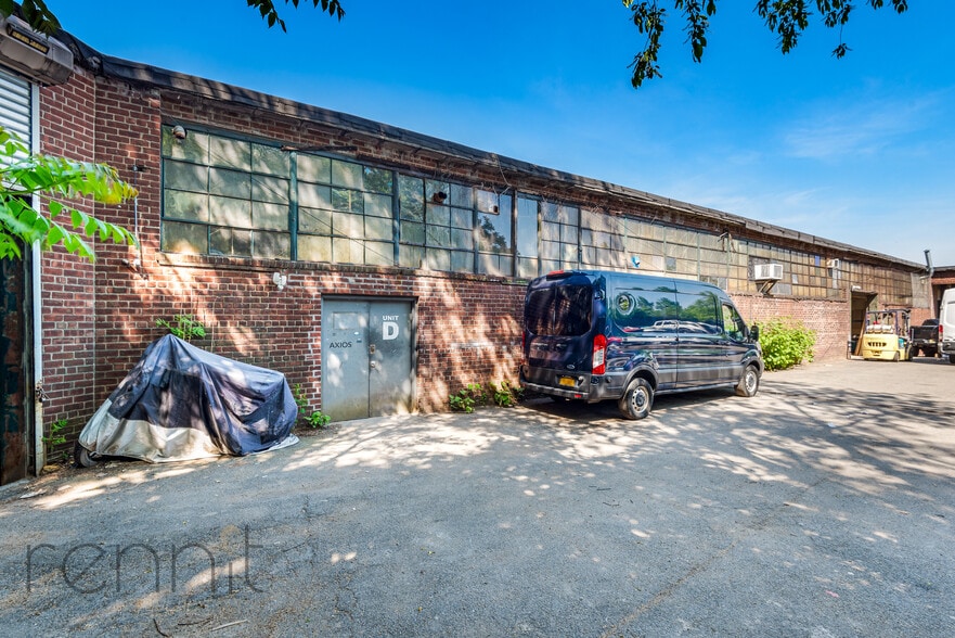 More Photos Of 5606 Cooper Ave, Glendale Warehouse For Lease