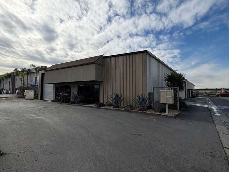More Photos Of 4551 Grissom St, Bakersfield Warehouse For Sale