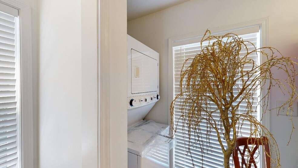 More Photos Of 9010 Main St, Woodstock Freestanding For Sale
