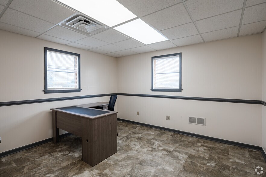 More Photos Of 13031 Veterans Memorial Hwy, Douglasville Warehouse For Lease