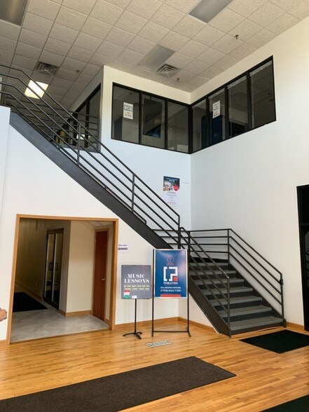 More Photos Of 7903 W 159th St, Tinley Park Storefront Retail Office For Lease