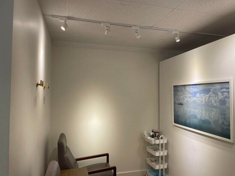 More Photos Of 161 Wailea Ike Pl, Wailea Office For Lease