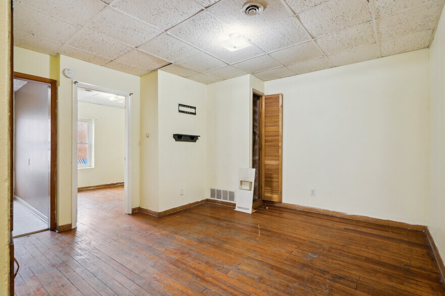 More Photos Of 121 N Main St, Mount Pleasant Restaurant For Sale