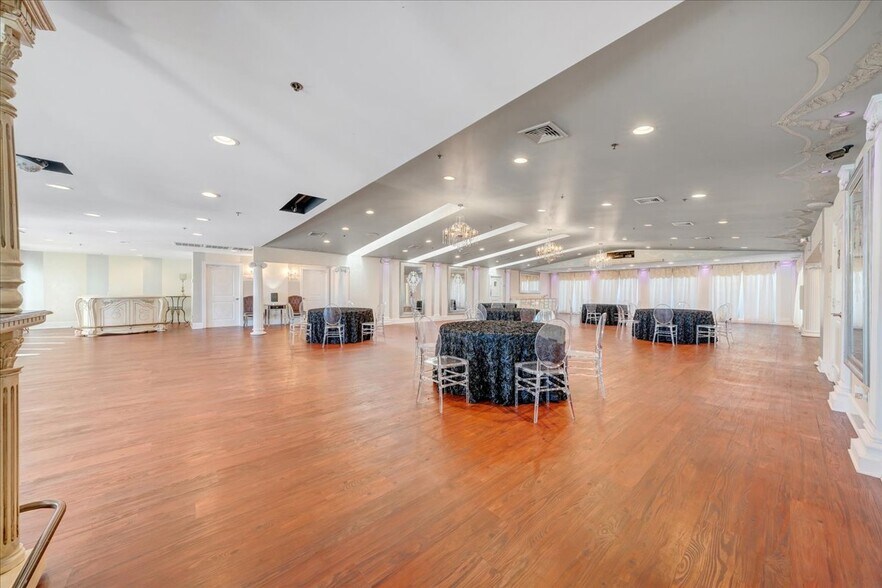 More Photos Of 812 E Main St, Bedford Lodge Meeting Hall For Sale