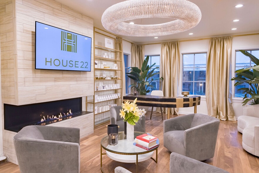 More Photos Of 22 E Elm St, Chicago Storefront Retail Office For Sale