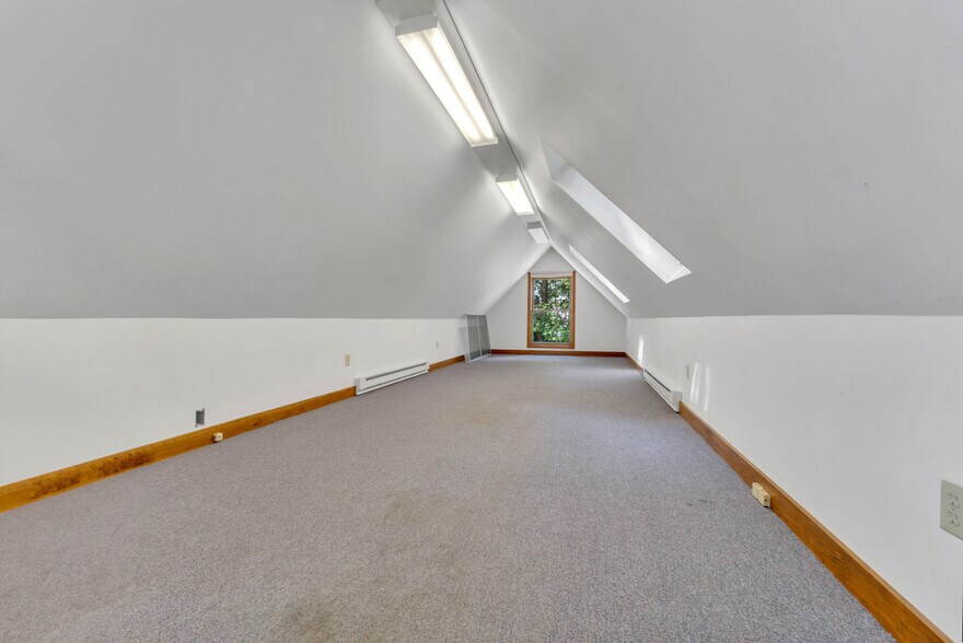 More Photos Of 77 Hancock Rd, Peterborough Flex For Sale