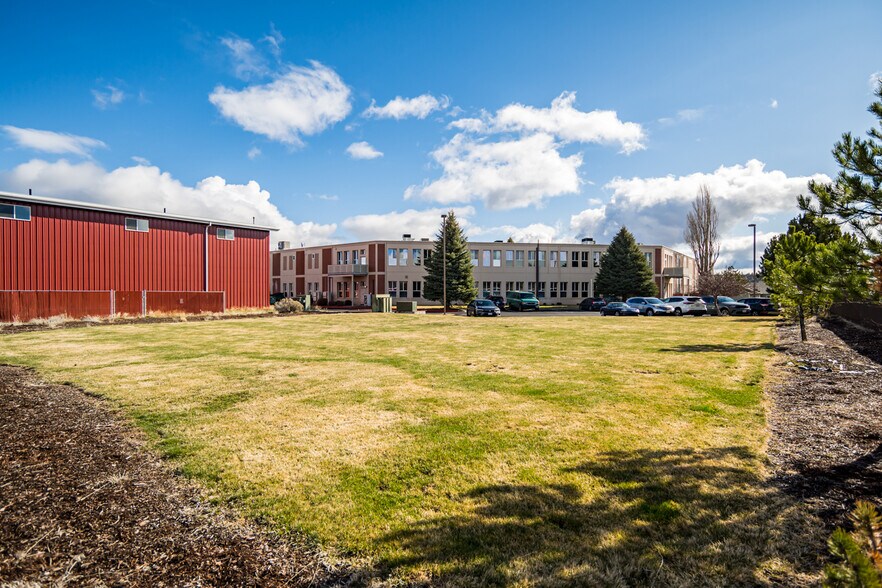 More Photos Of 601 N Larch St, Sisters Research And Development For Sale