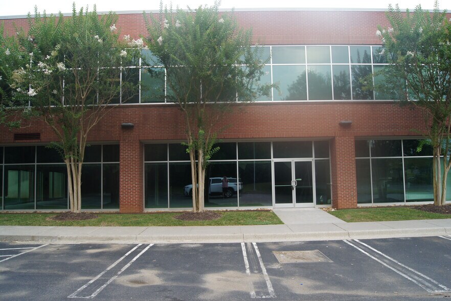 More Photos Of 10133 Sherrill Blvd, Knoxville Medical For Sale