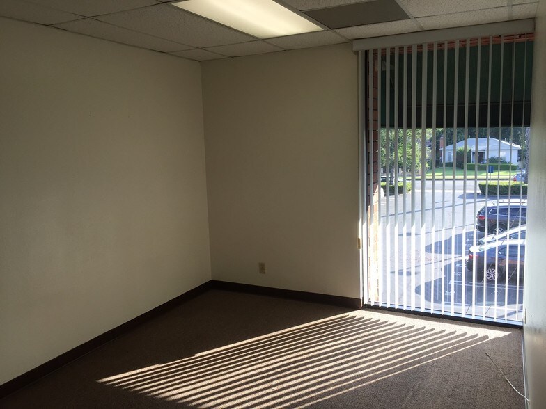 More Photos Of 1023 N Hollywood Way, Burbank Office For Lease