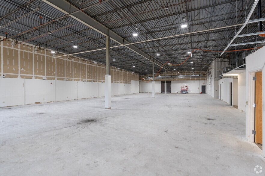 More Photos Of 300 Horizon Dr, Hamilton Light Distribution For Lease