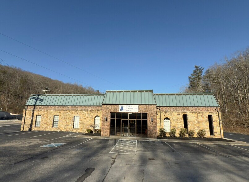 Primary Photo Of 1030 Wintergap Rd, Oliver Springs Office For Sale