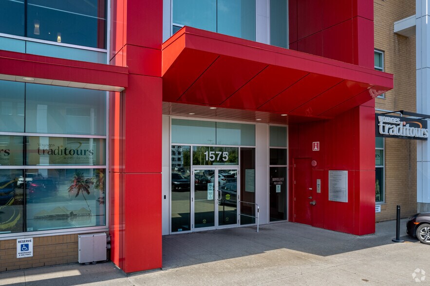 More Photos Of 1575 Boul De L'avenir, Laval Medical For Sale