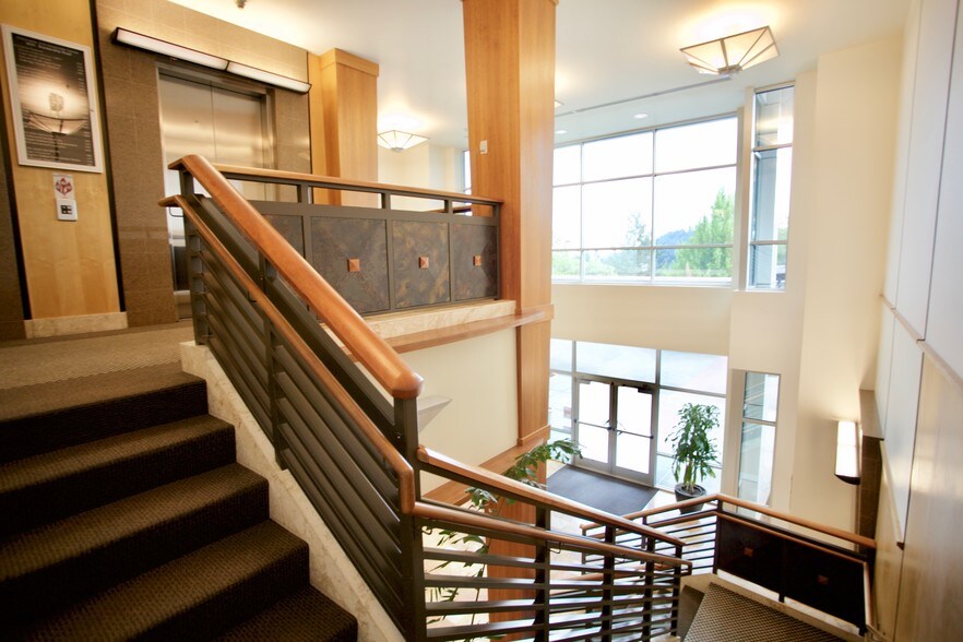 More Photos Of 1800 Blankenship Rd, West Linn Unknown For Lease