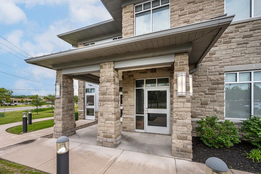 More Photos Of 3020 Orchard Park Rd, Buffalo Office For Sale