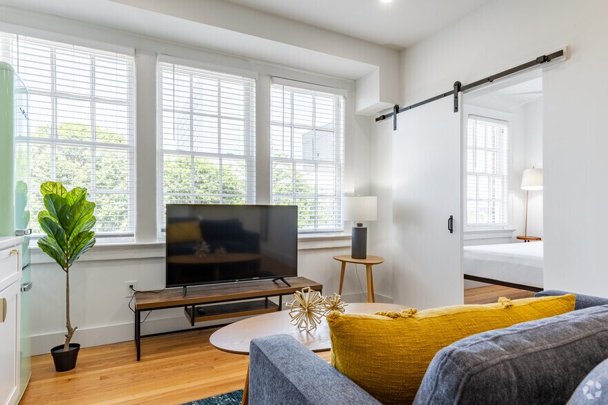 More Photos Of 1460 Peachtree St NW, Atlanta Apartments For Sale