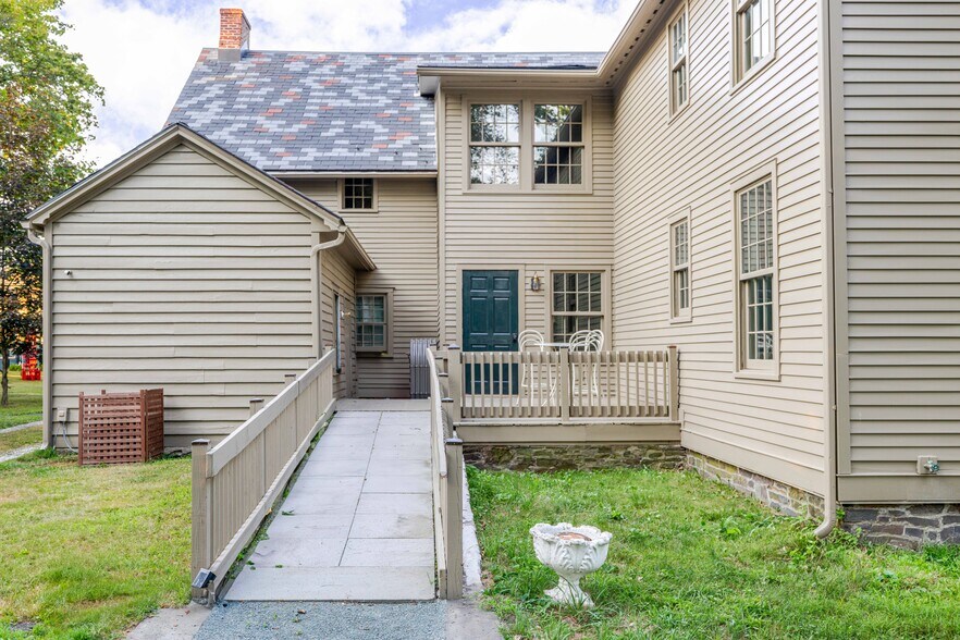 More Photos Of 16 Hudson St, Kinderhook Storefront Retail Residential For Lease