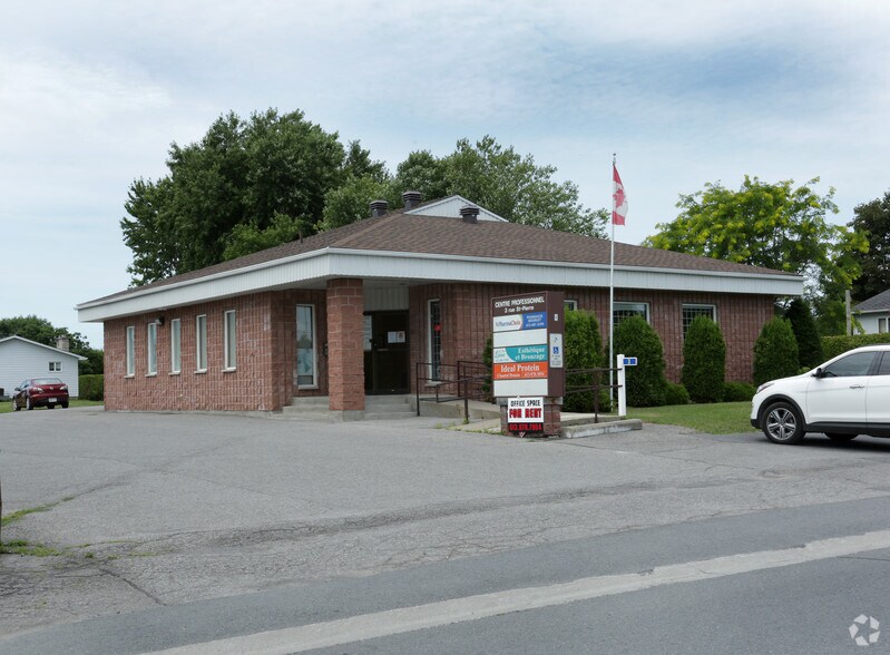 Primary Photo Of 3 Saint-Pierre St, Ottawa Medical For Sale